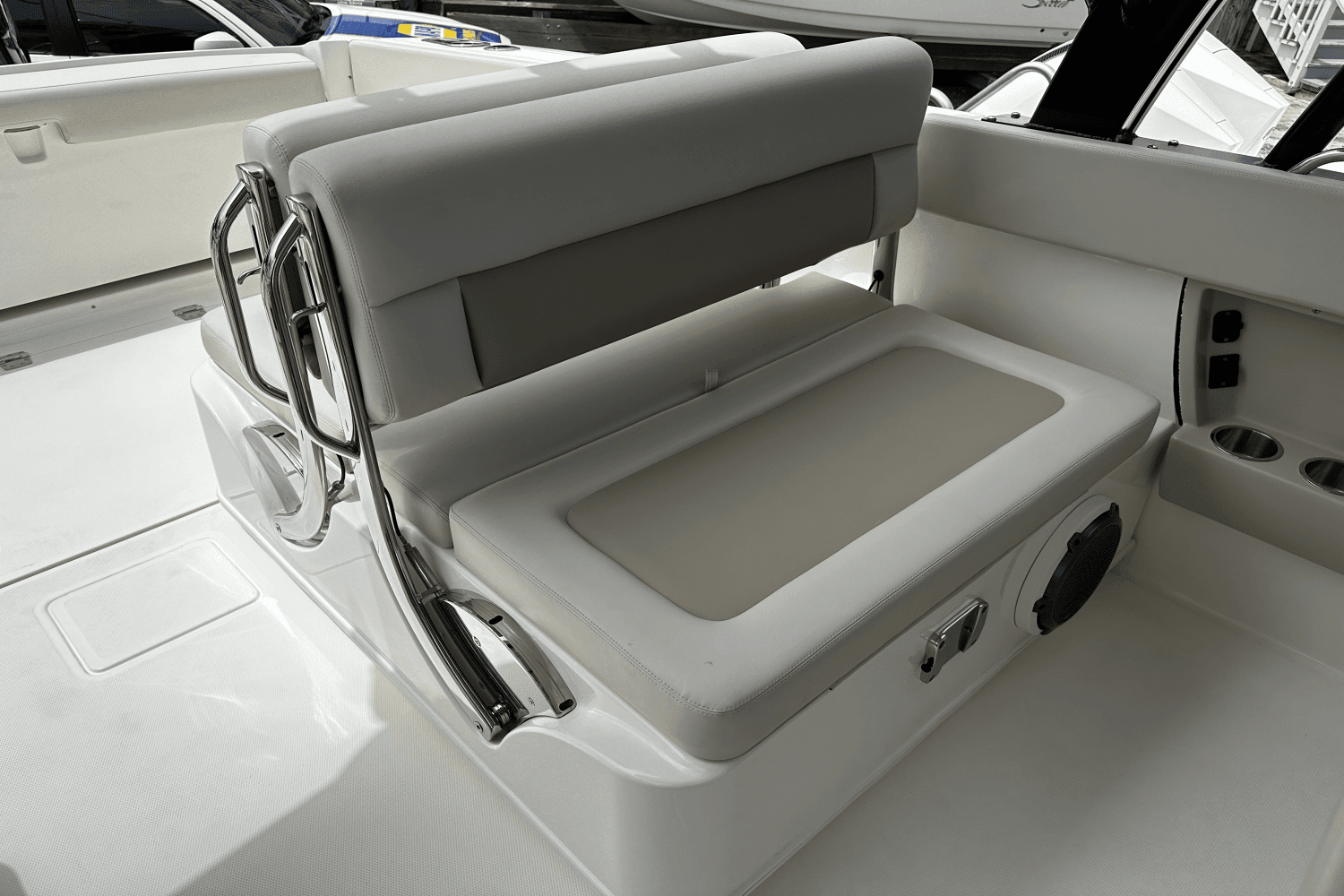 2025 Boston Whaler 320 Vantage Image Thumbnail #28