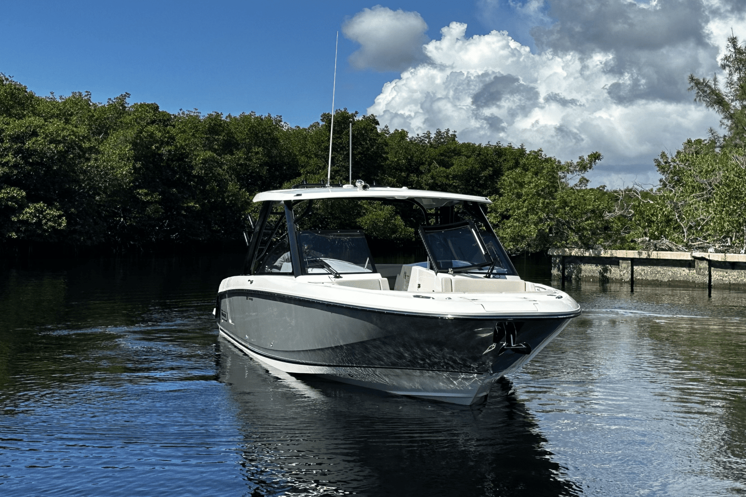 2025 Boston Whaler 320 Vantage Image Thumbnail #4