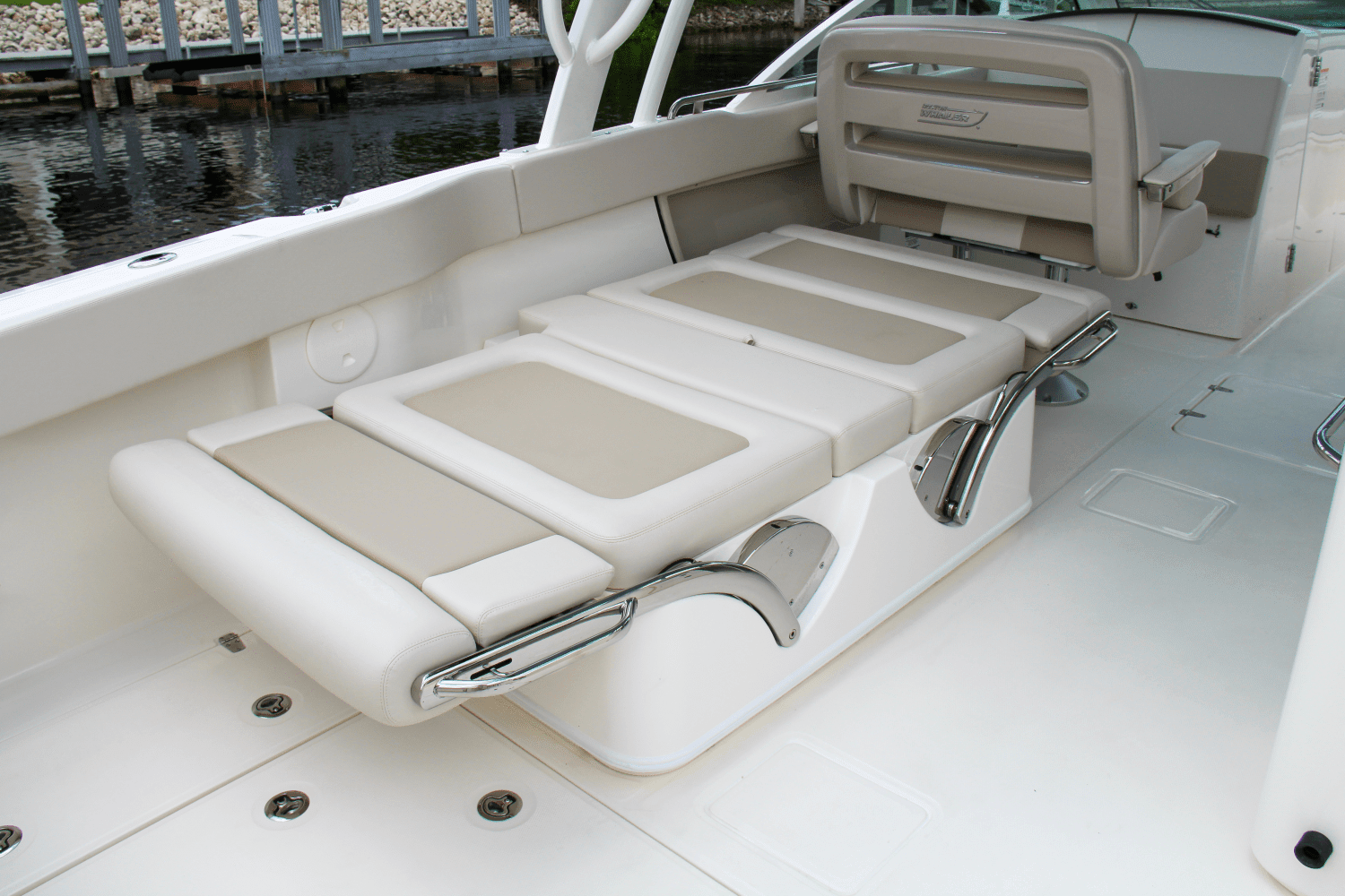 2025 Boston Whaler 320 Vantage Image Thumbnail #20