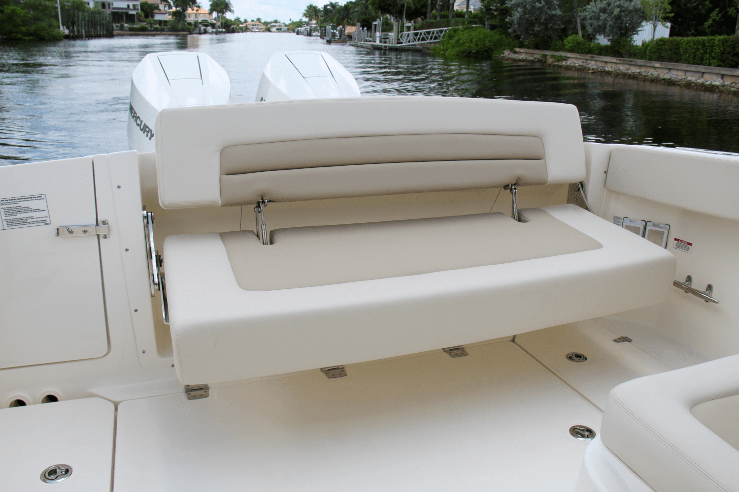 2025 Boston Whaler 320 Vantage Image Thumbnail #16