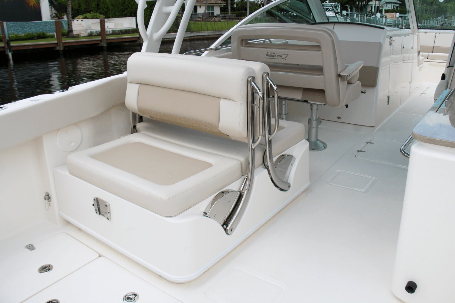 2025 Boston Whaler 320 Vantage Image Thumbnail #18