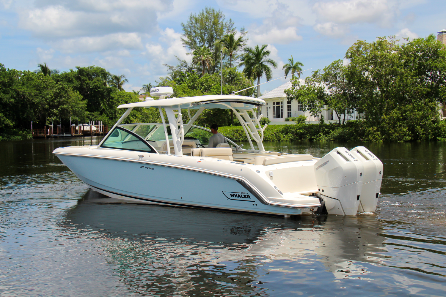 2025 Boston Whaler 320 Vantage Image Thumbnail #4