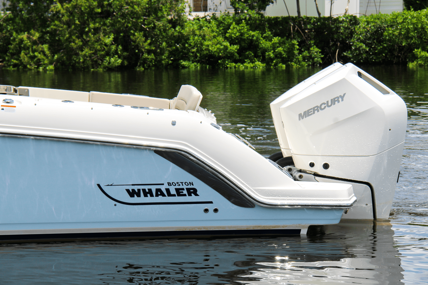 2025 Boston Whaler 320 Vantage Image Thumbnail #6