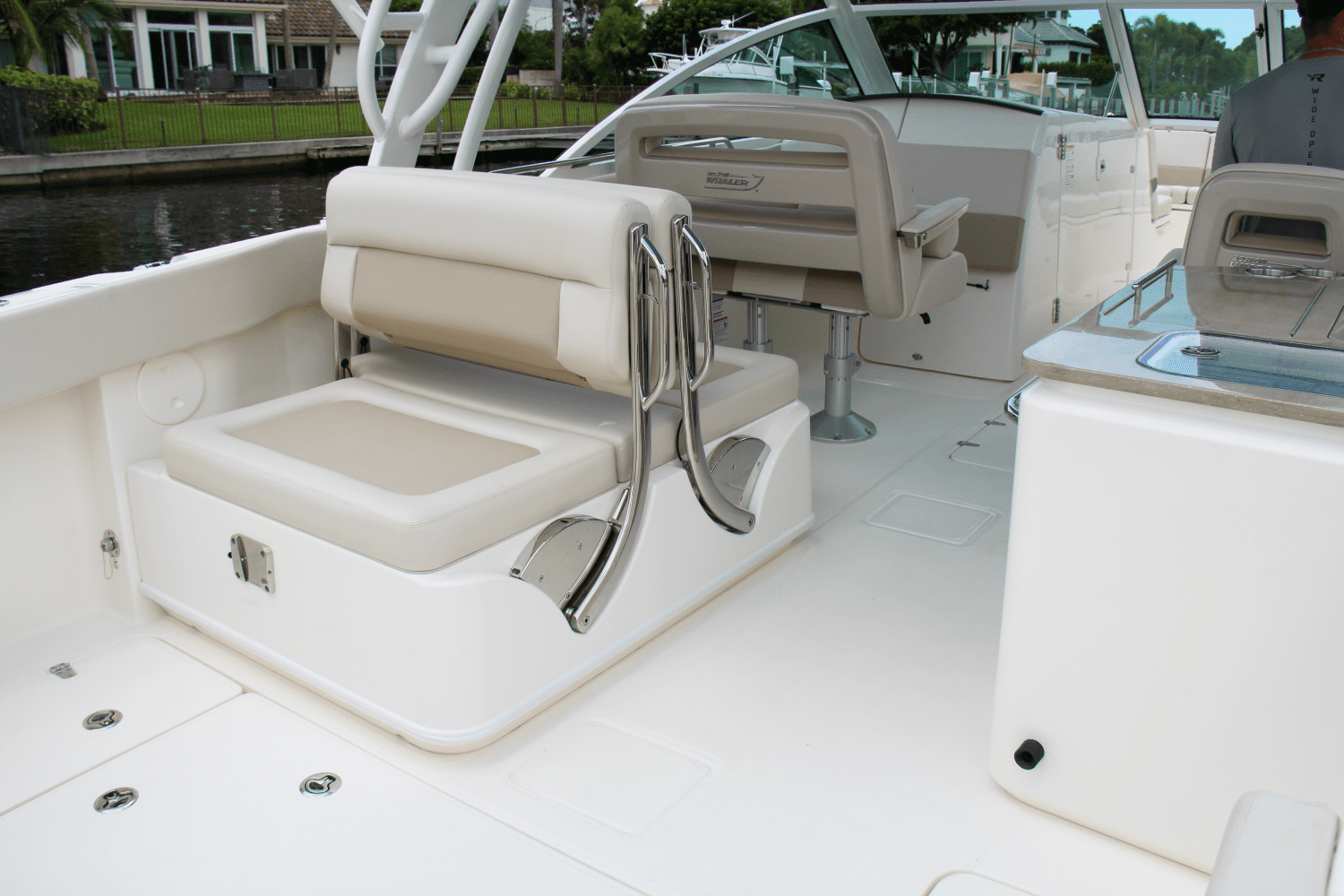 2025 Boston Whaler 320 Vantage Image Thumbnail #17