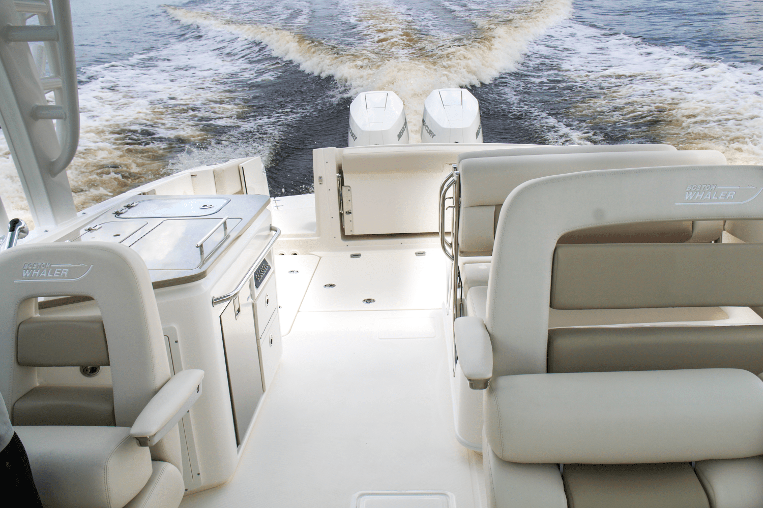 2025 Boston Whaler 320 Vantage Image Thumbnail #29