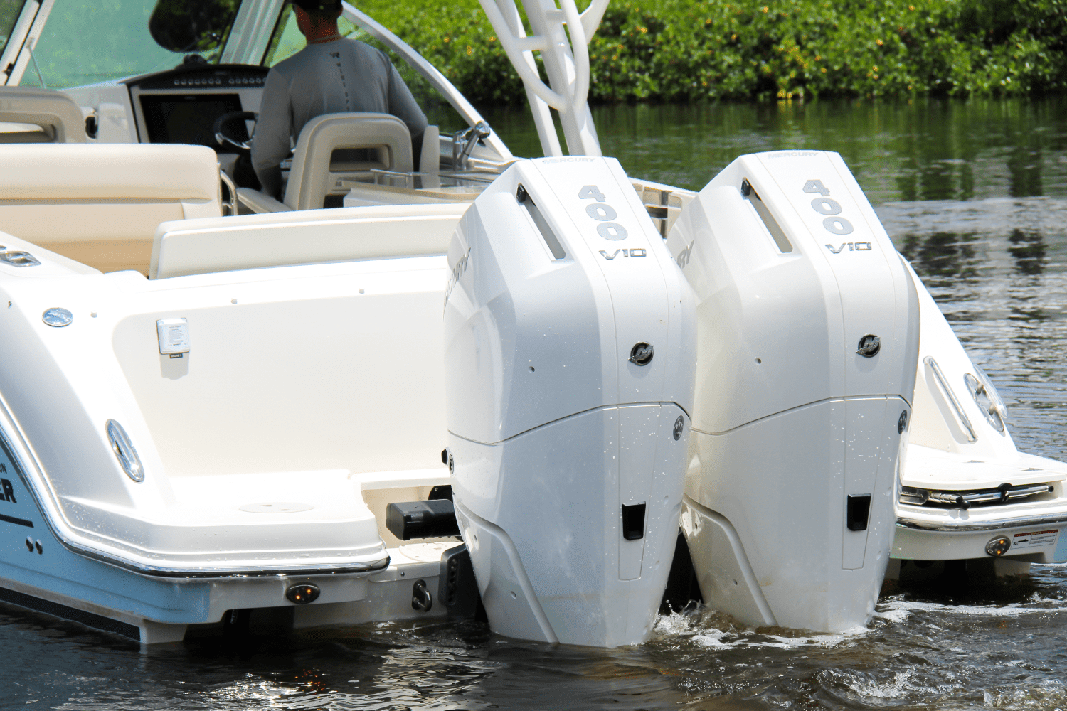 2025 Boston Whaler 320 Vantage Image Thumbnail #3