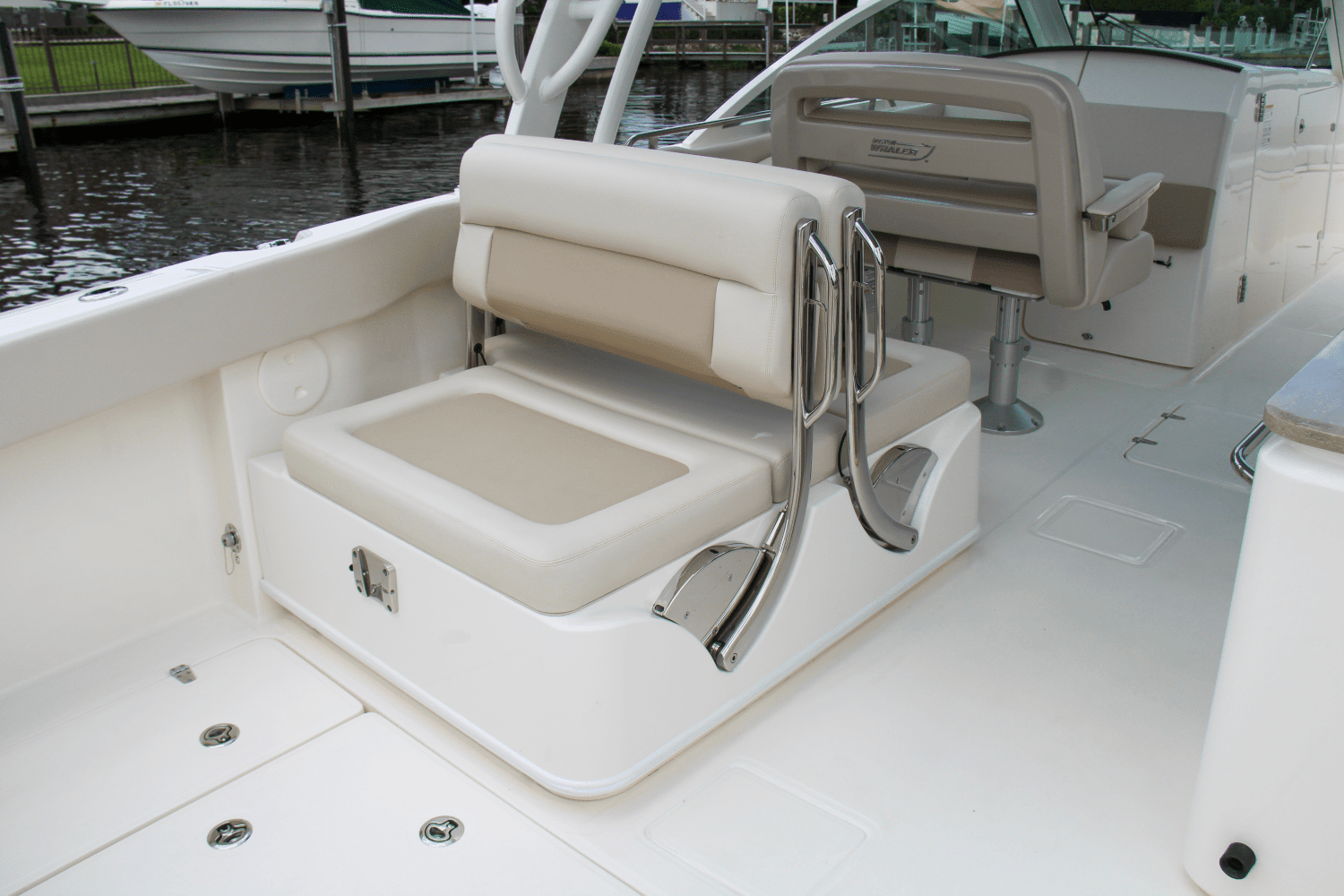 2025 Boston Whaler 320 Vantage Image Thumbnail #19