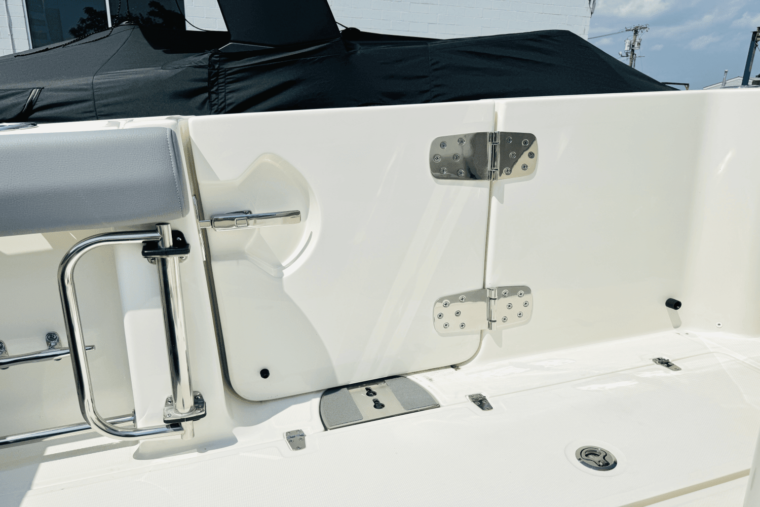 2025 Boston Whaler 330 Outrage Image Thumbnail #14