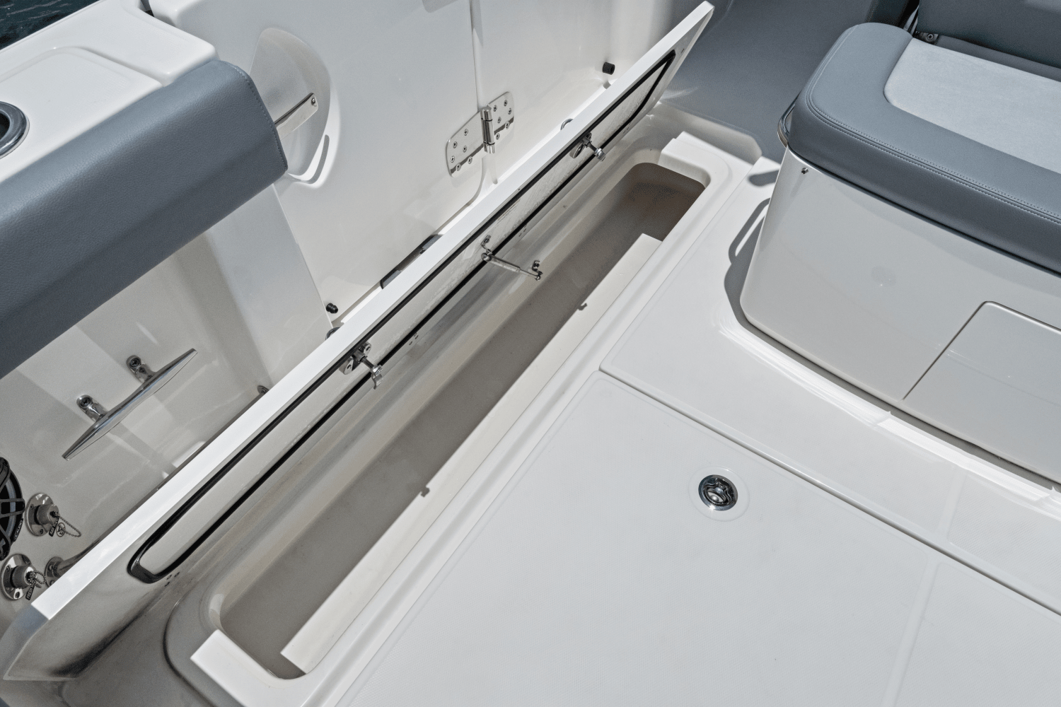 2025 Boston Whaler 330 Outrage Image Thumbnail #17