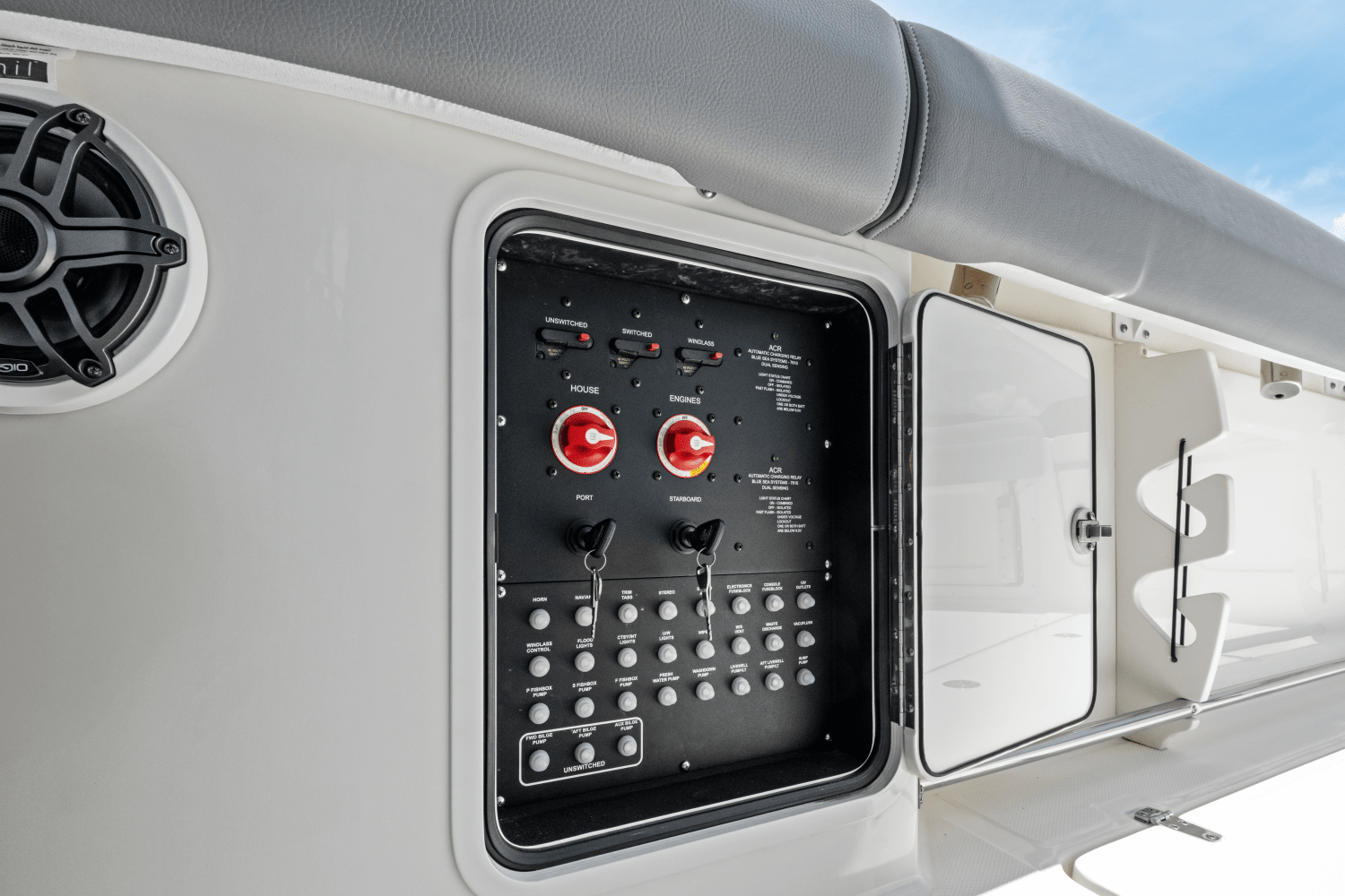 2025 Boston Whaler 330 Outrage Image Thumbnail #23