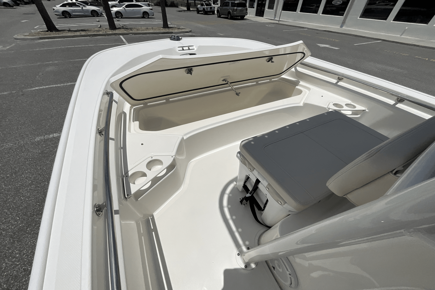 2025 Boston Whaler 190 Montauk Image Thumbnail #8