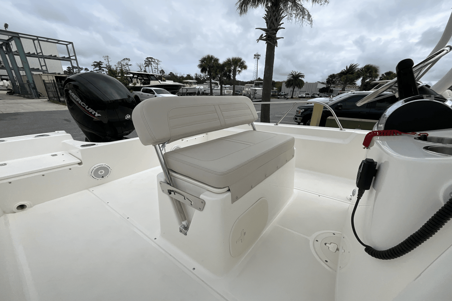 2025 Boston Whaler 190 Montauk Image Thumbnail #3