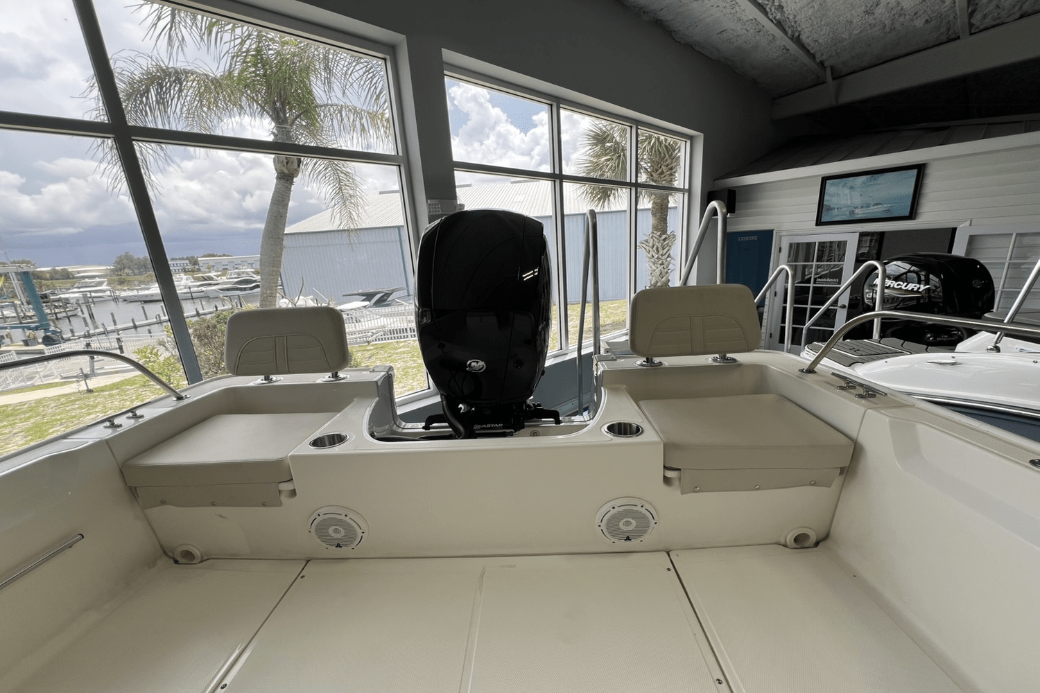 2025 Boston Whaler 190 Montauk Image Thumbnail #17