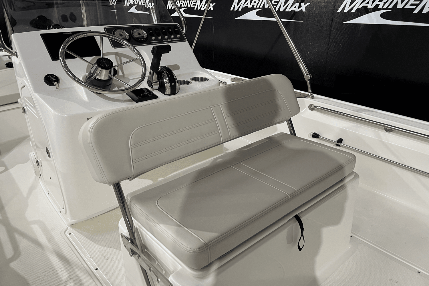 2025 Boston Whaler 190 Montauk  Image Thumbnail #4