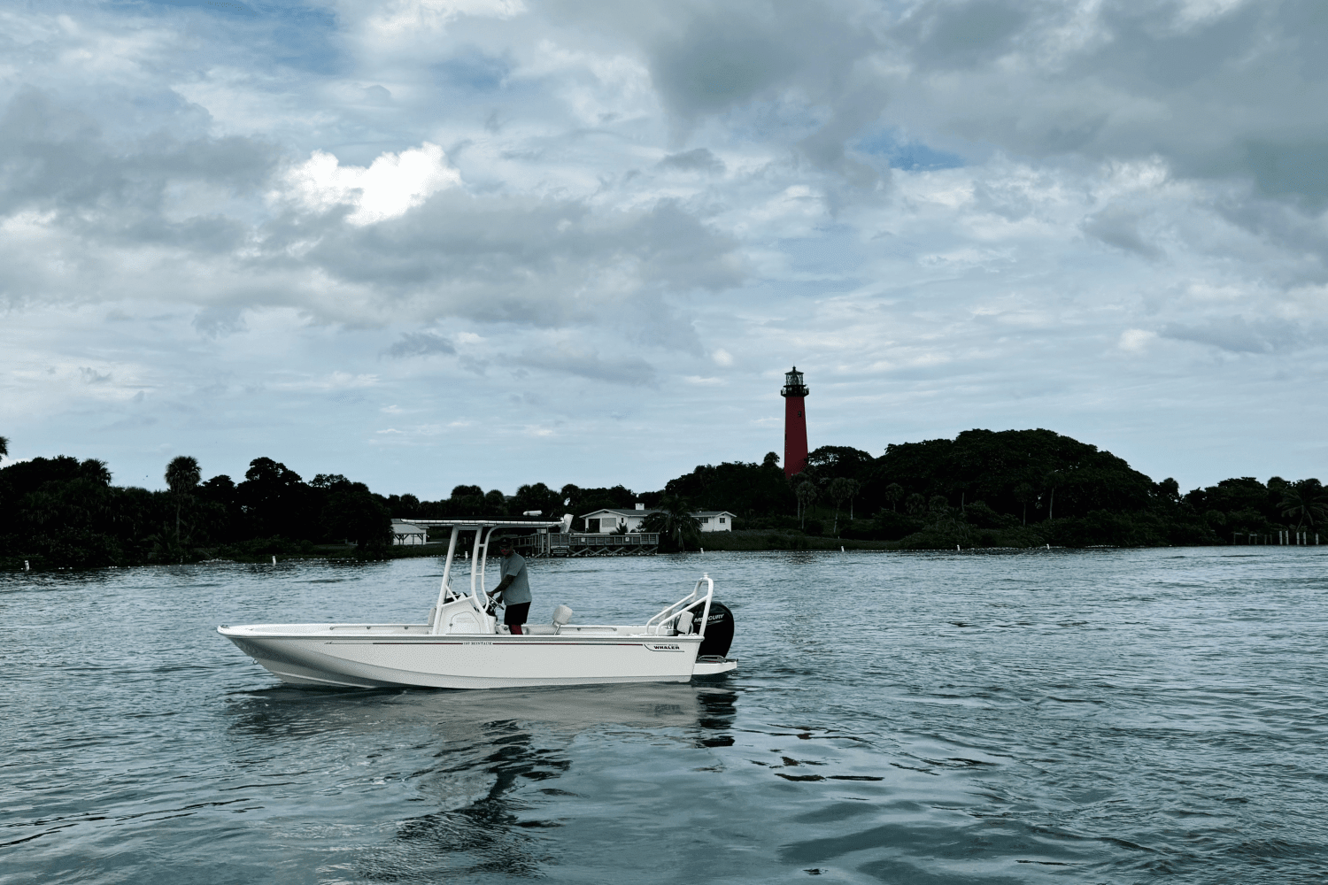 2025 Boston Whaler 190 Montauk Image Thumbnail #1