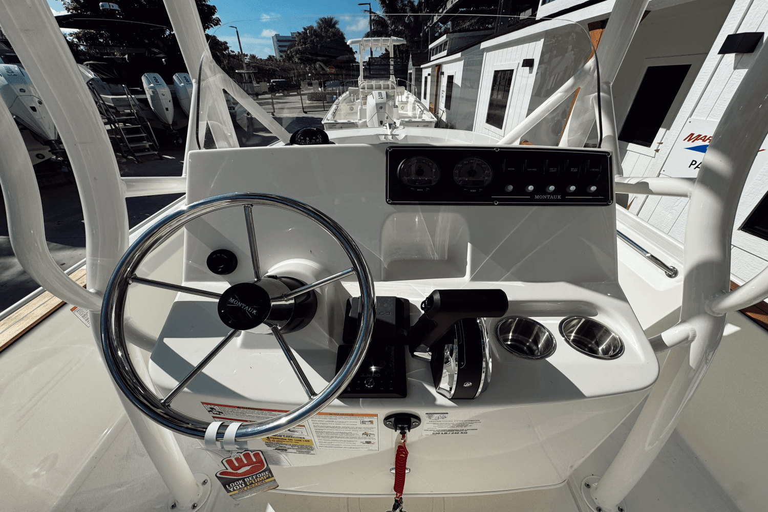 2025 Boston Whaler 190 Montauk Image Thumbnail #6