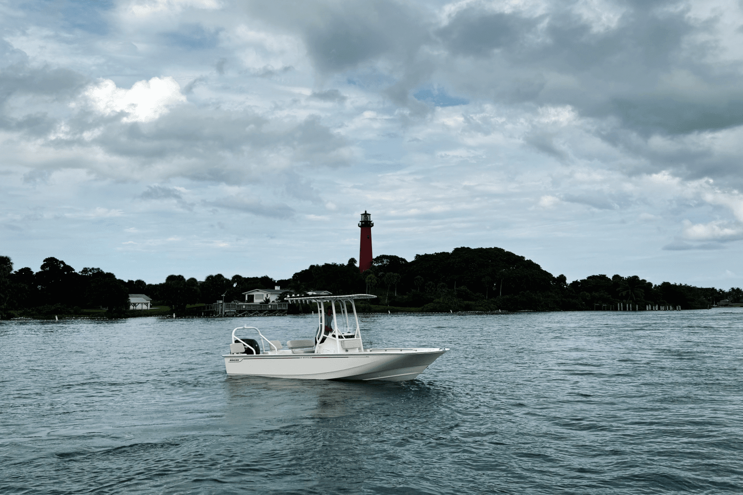 2025 Boston Whaler 190 Montauk Image Thumbnail #0