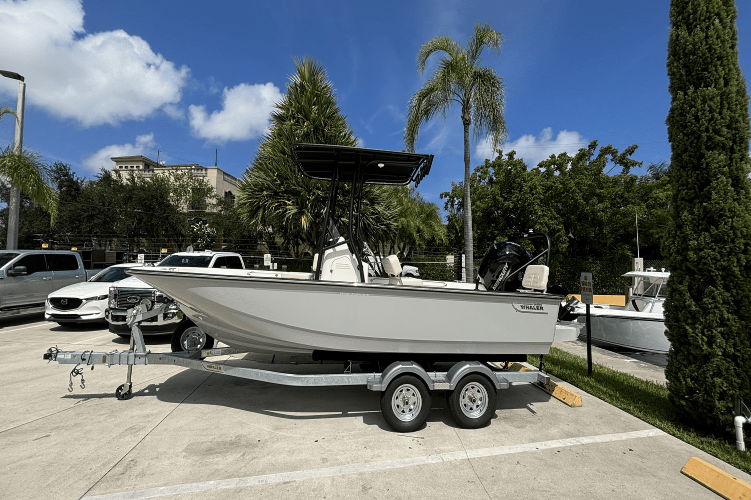 2025 Boston Whaler 190 Montauk Image Thumbnail #1