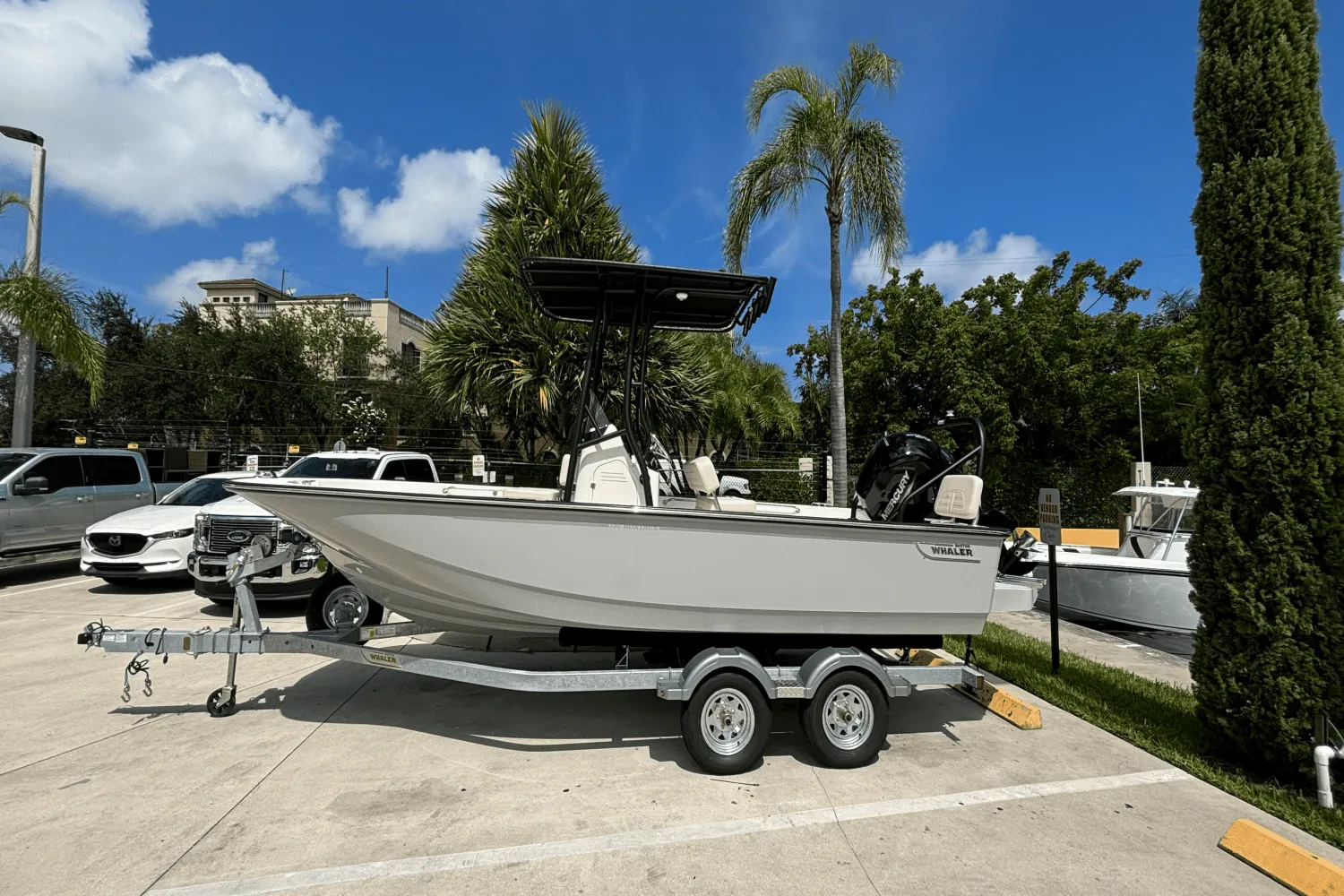 2025 Boston Whaler 190 Montauk Image Thumbnail #1