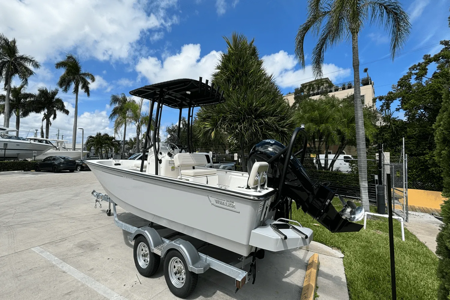 2025 Boston Whaler 190 Montauk Image Thumbnail #2