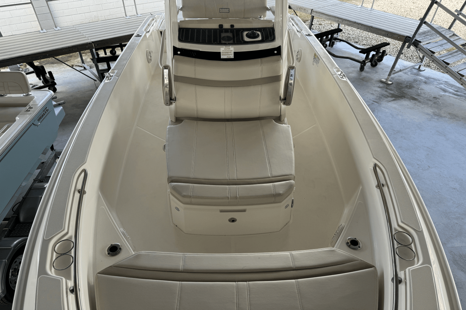 2025 Boston Whaler 220 Dauntless Image Thumbnail #10