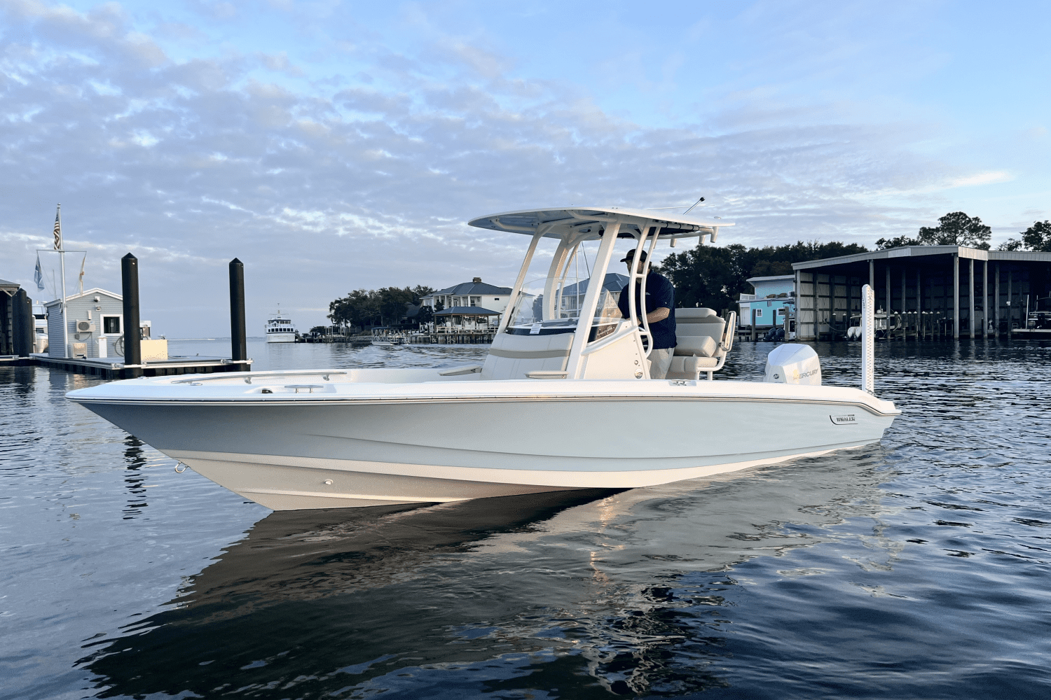 2025 Boston Whaler 220 Dauntless Image Thumbnail #2