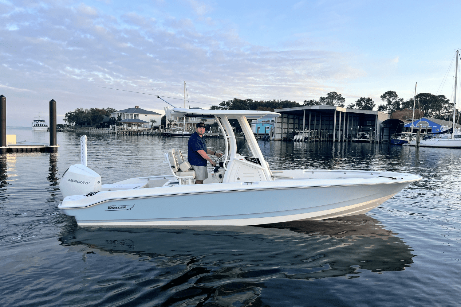 2025 Boston Whaler 220 Dauntless Image Thumbnail #7