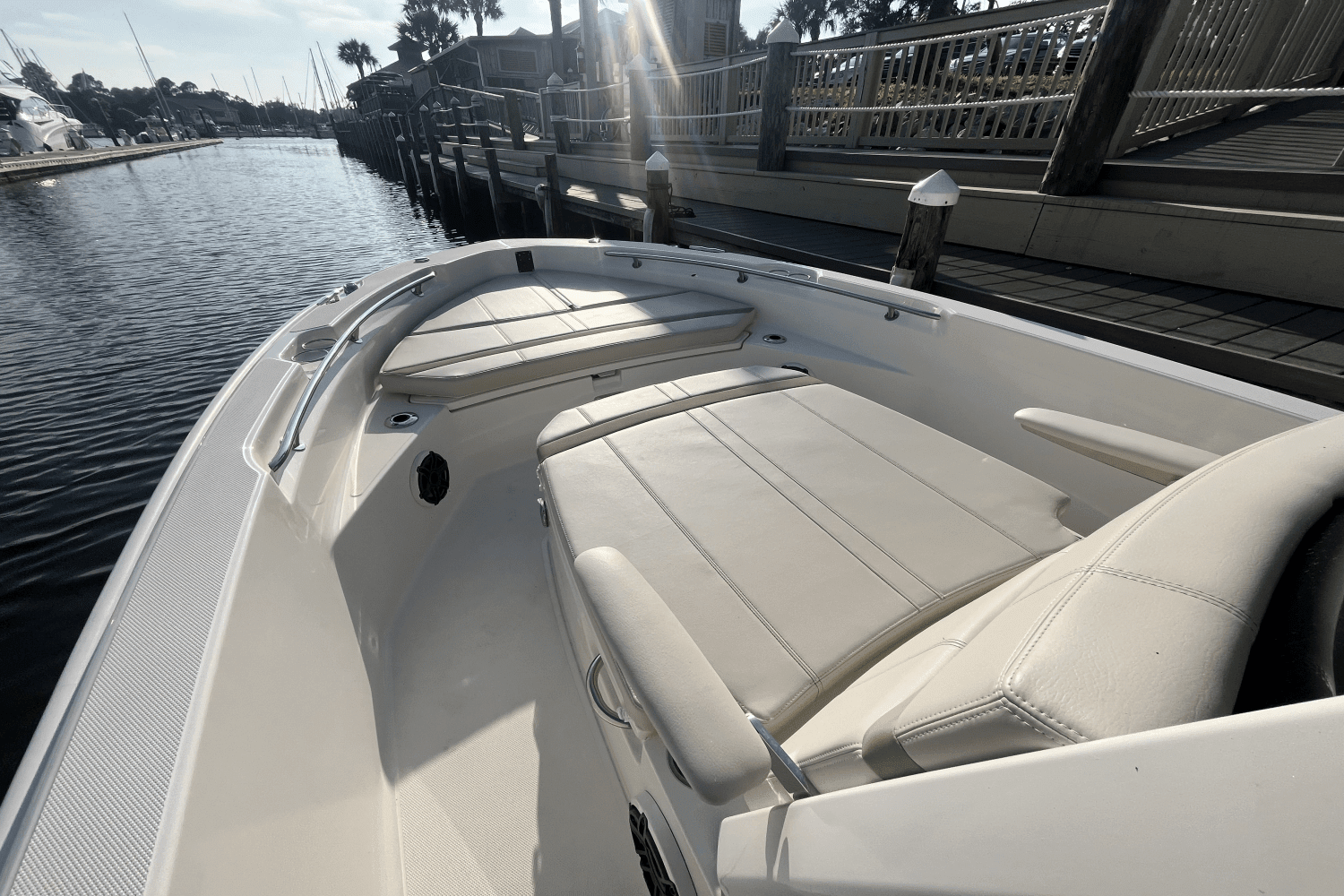 2025 Boston Whaler 220 Dauntless Image Thumbnail #18