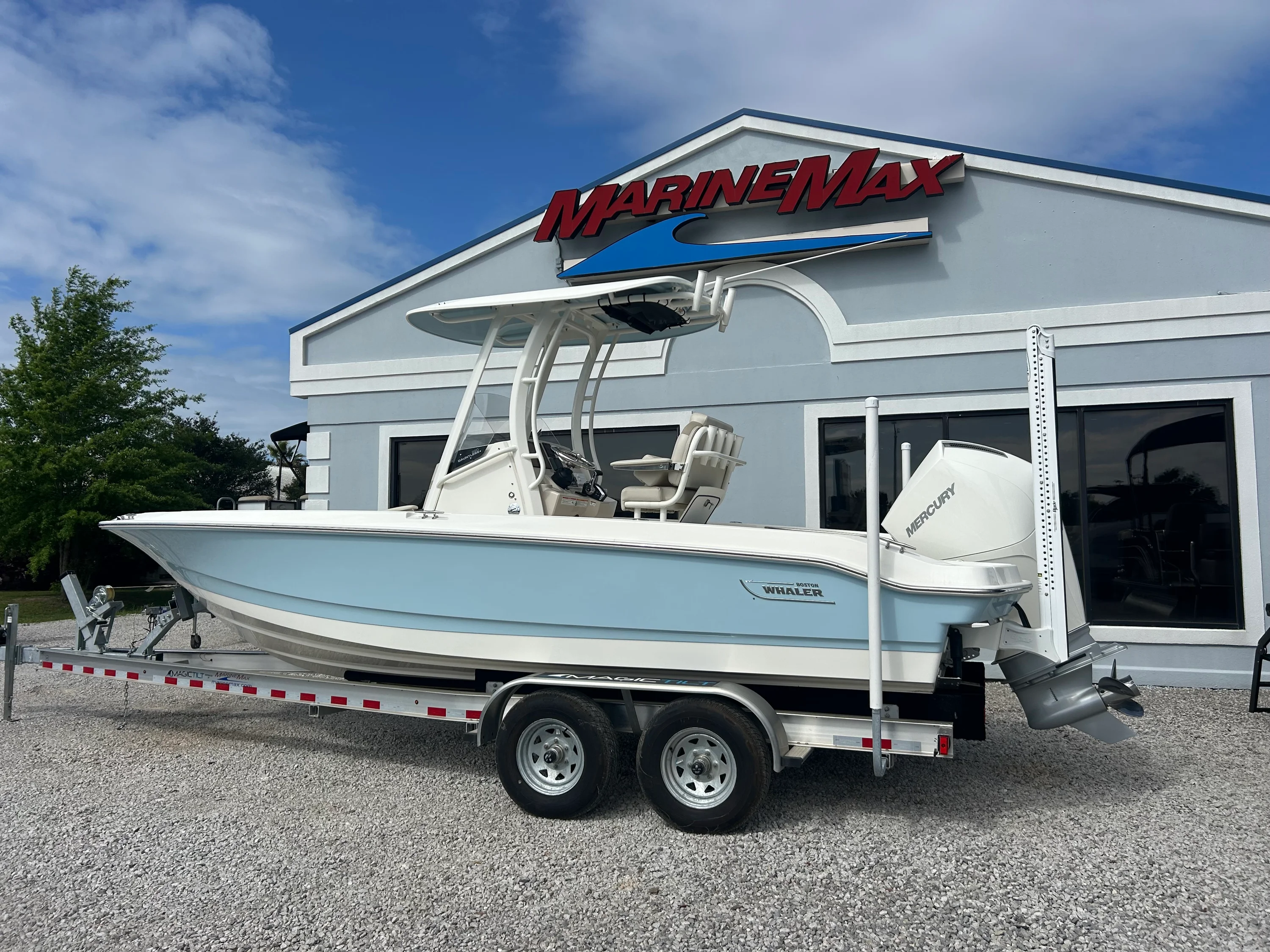 2025 Boston Whaler 220 Dauntless Image Thumbnail #4