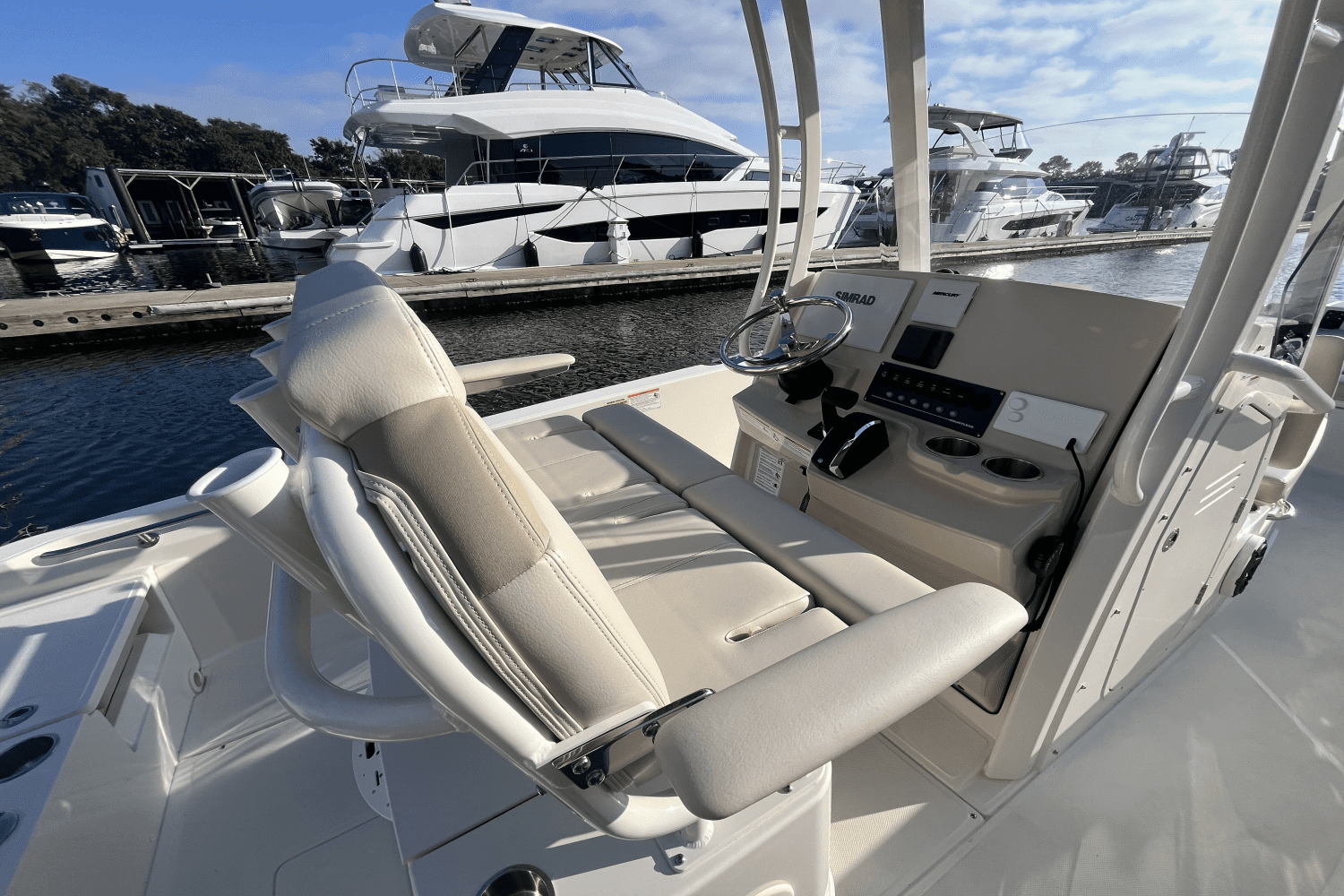 2025 Boston Whaler 220 Dauntless Image Thumbnail #15