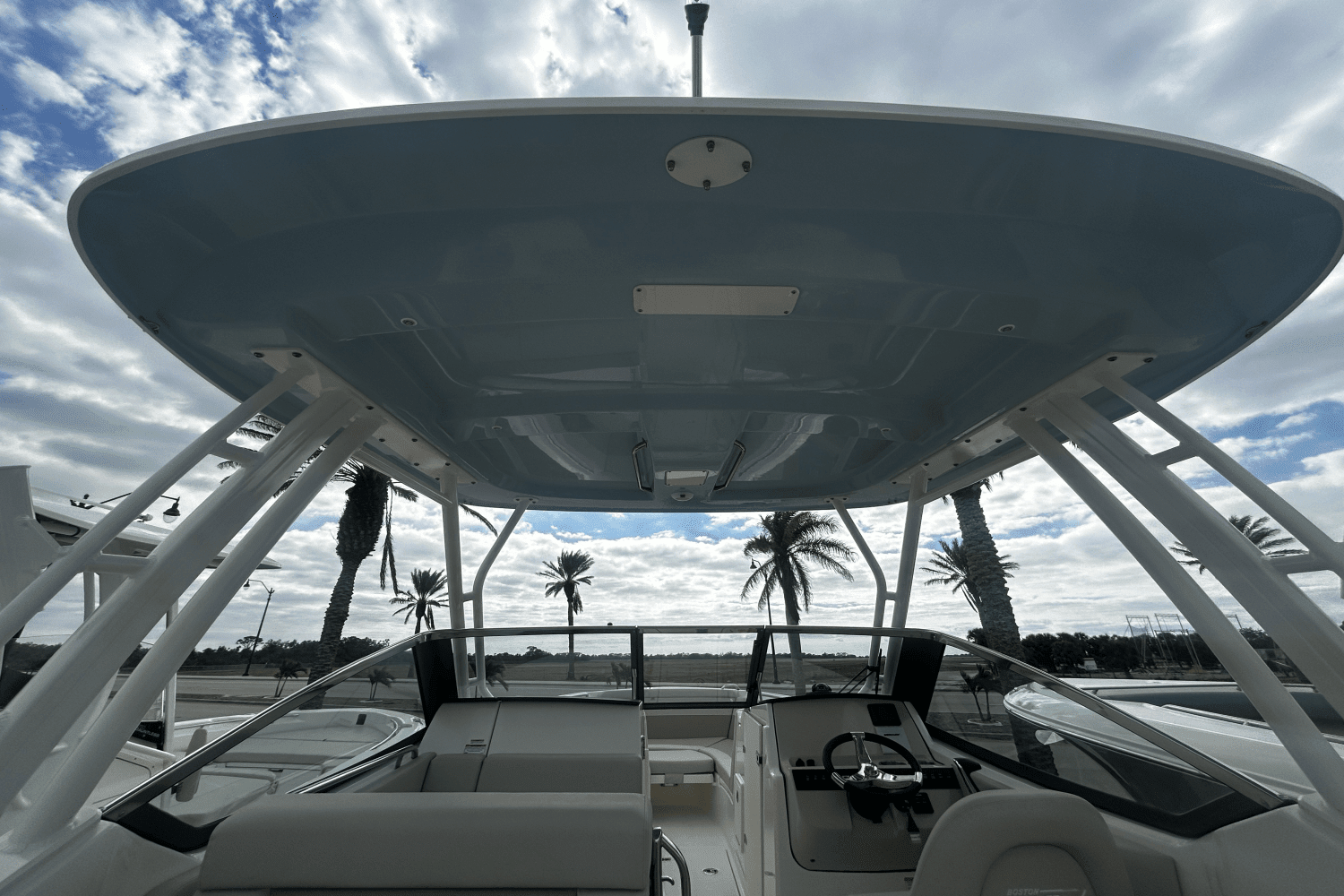 2025 Boston Whaler 240 Vantage Image Thumbnail #9