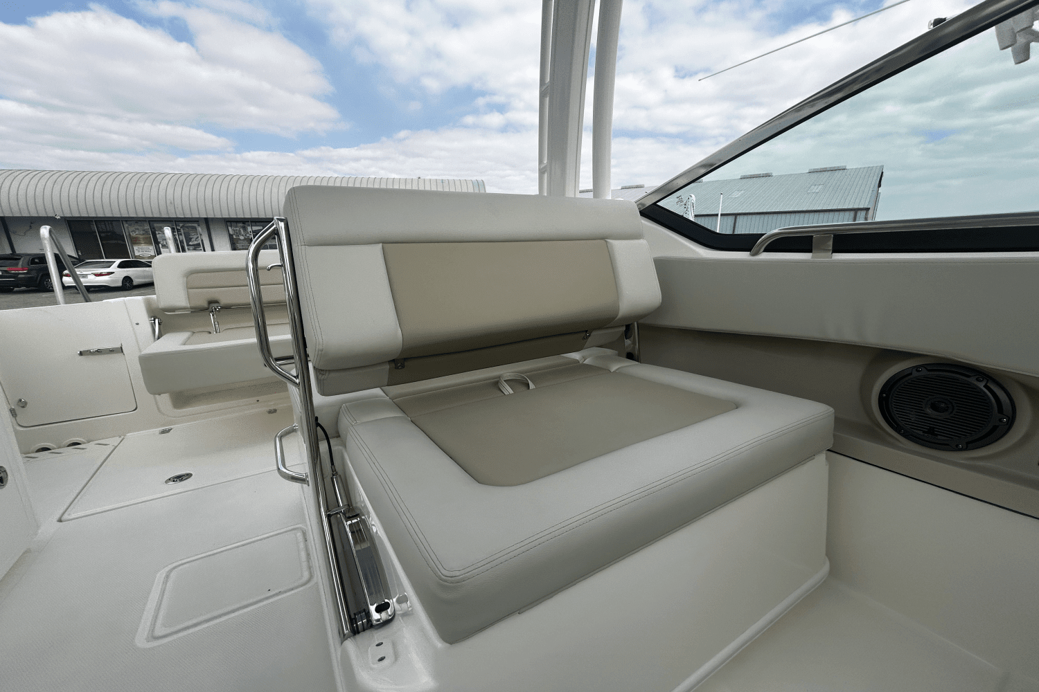 2025 Boston Whaler 240 Vantage Image Thumbnail #11