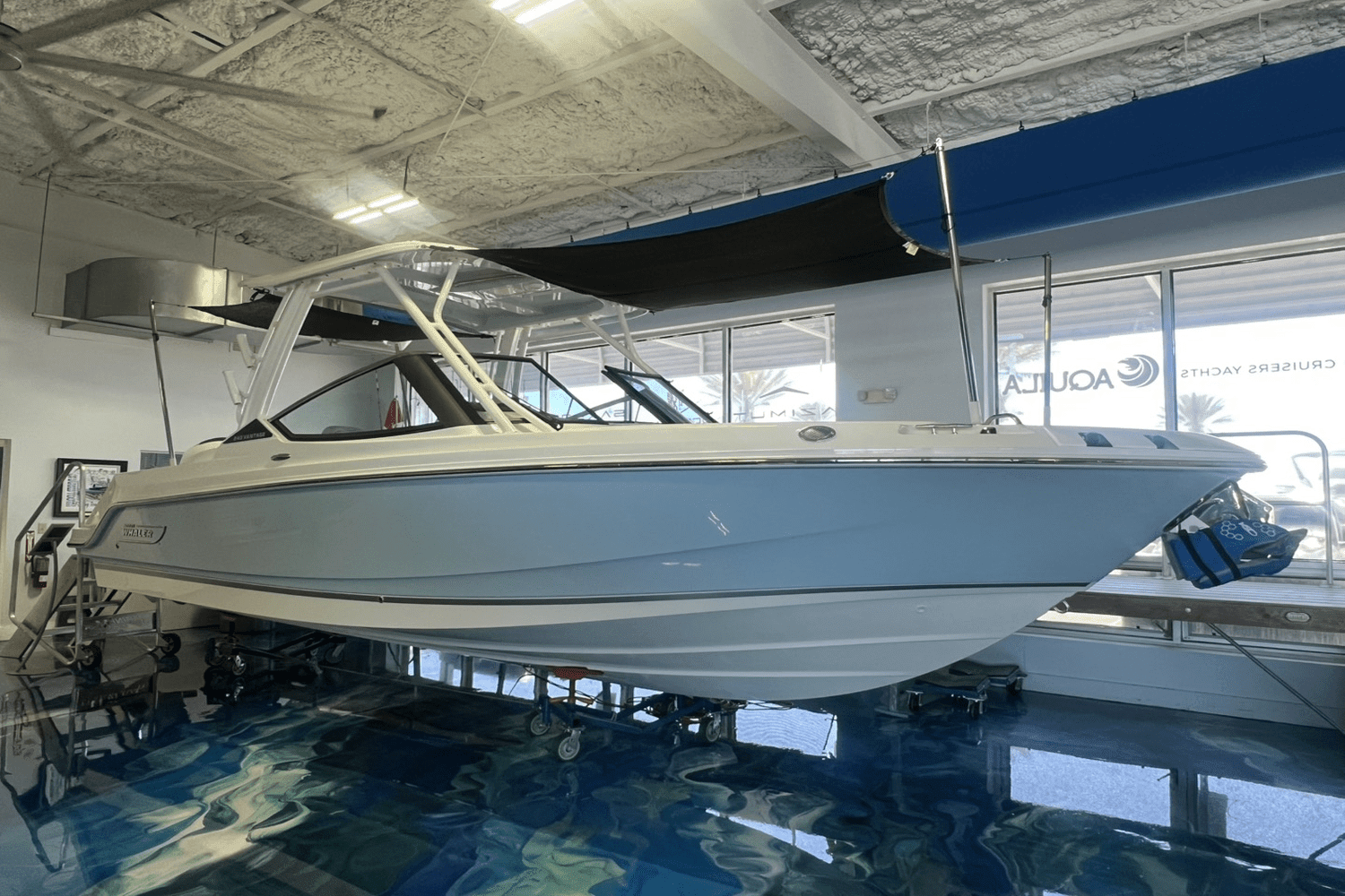 2025 Boston Whaler 240 Vantage Image Thumbnail #1