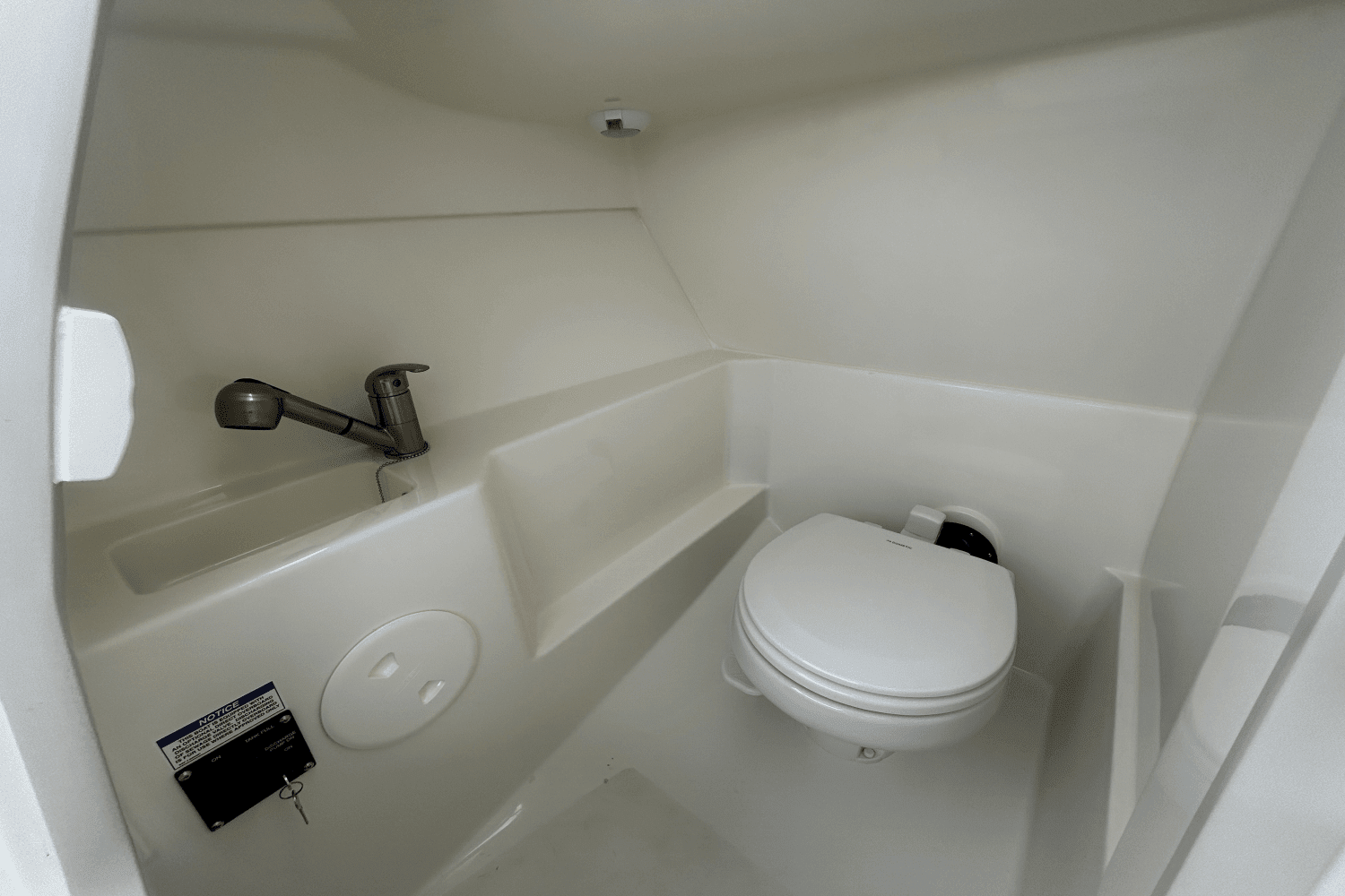 2025 Boston Whaler 240 Vantage Image Thumbnail #13