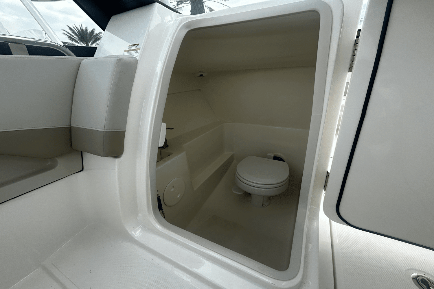 2025 Boston Whaler 240 Vantage Image Thumbnail #12