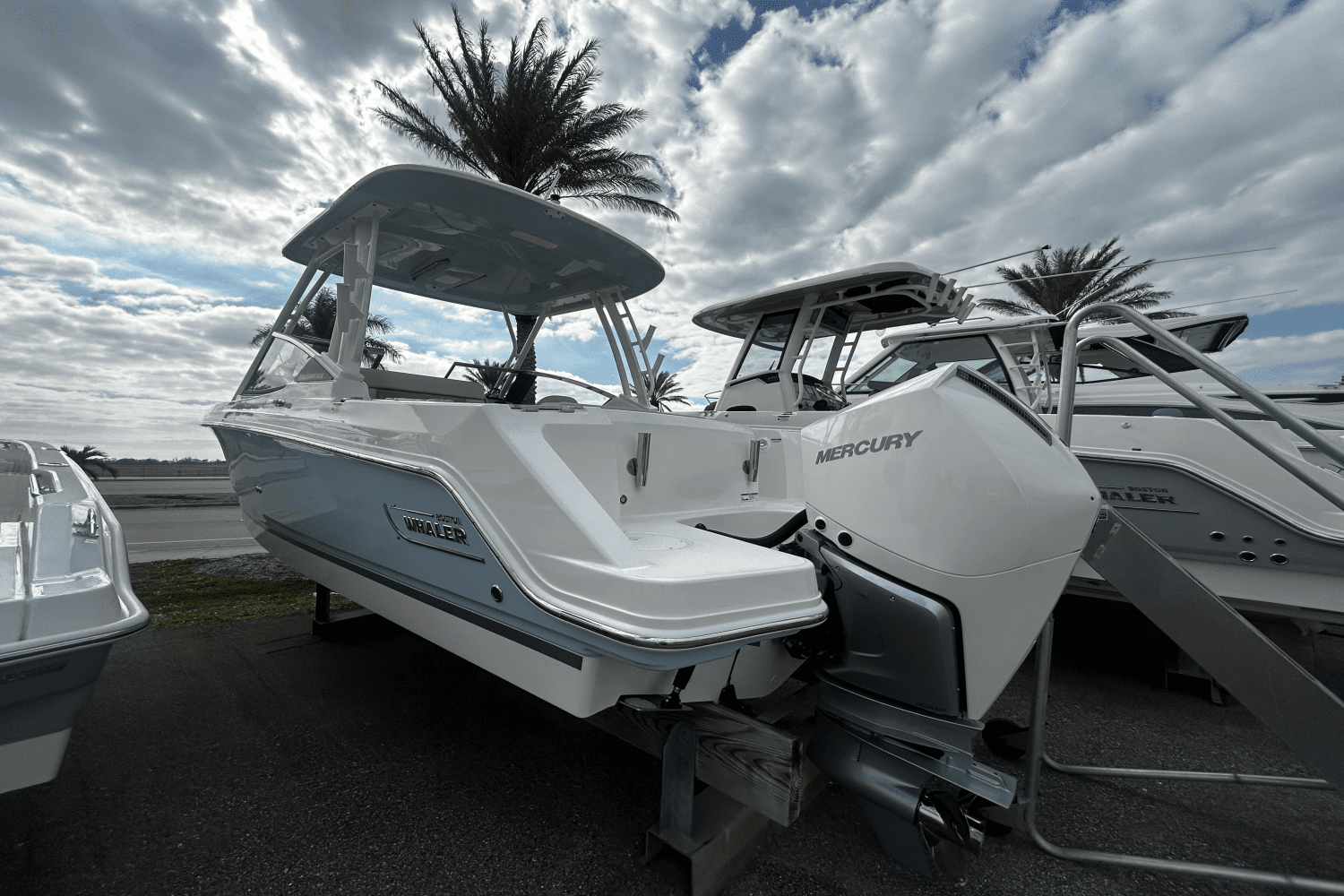 2025 Boston Whaler 240 Vantage Image Thumbnail #7