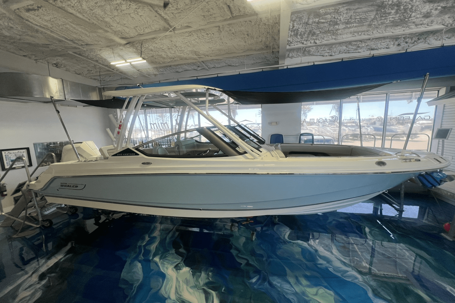 2025 Boston Whaler 240 Vantage Image Thumbnail #0