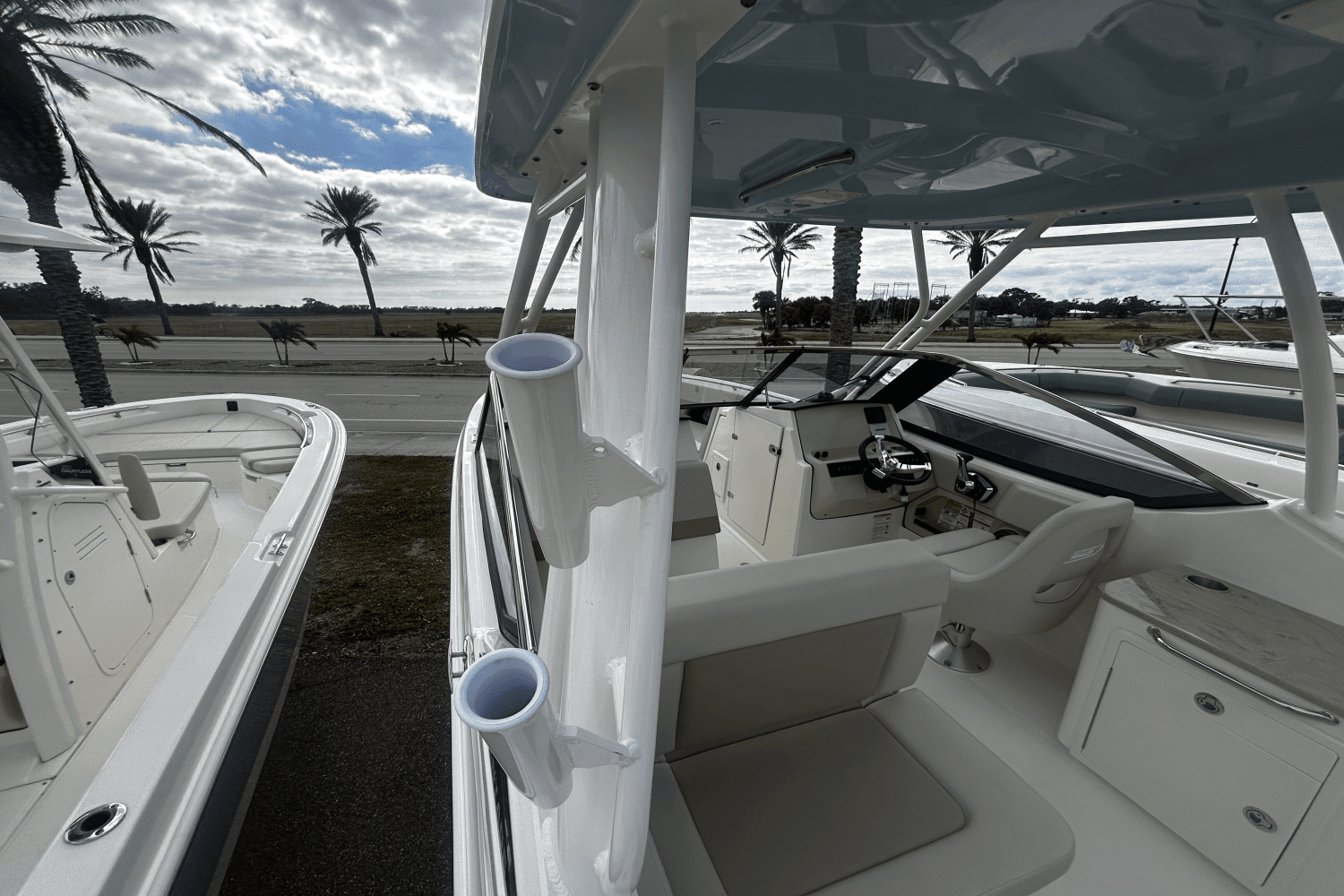 2025 Boston Whaler 240 Vantage Image Thumbnail #10