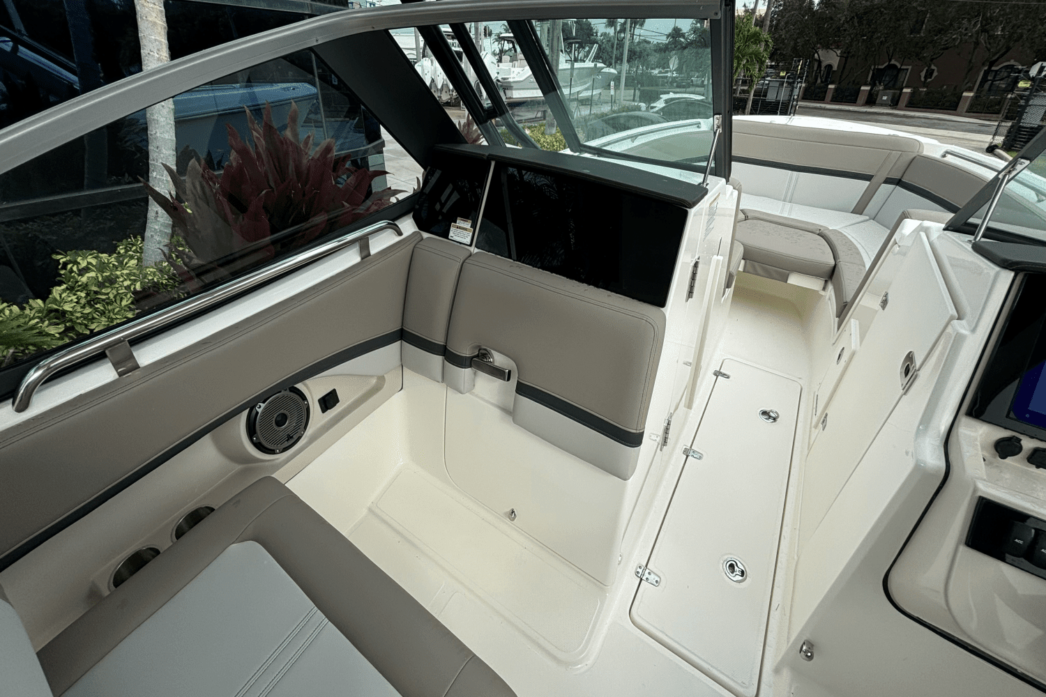 2025 Boston Whaler 240 Vantage Image Thumbnail #19