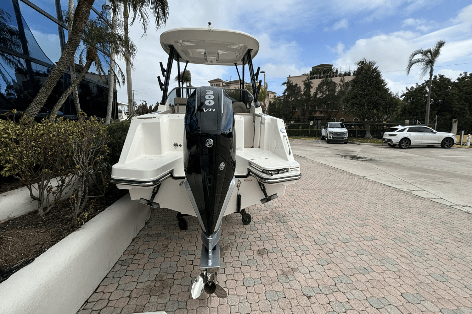 2025 Boston Whaler 240 Vantage Image Thumbnail #4