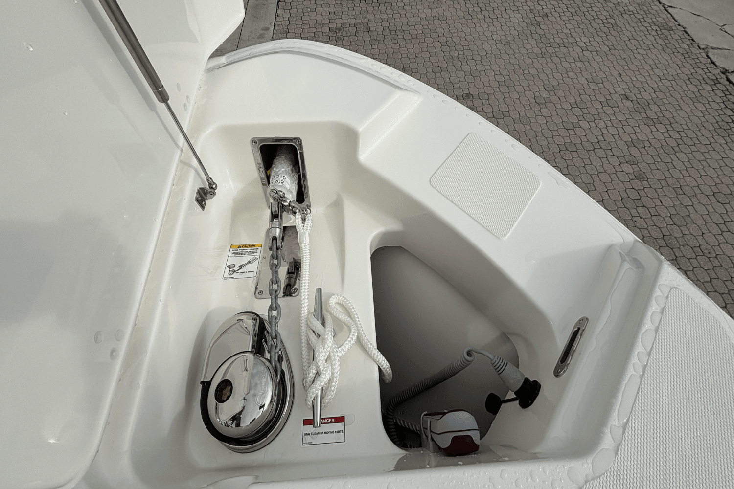 2025 Boston Whaler 240 Vantage Image Thumbnail #27