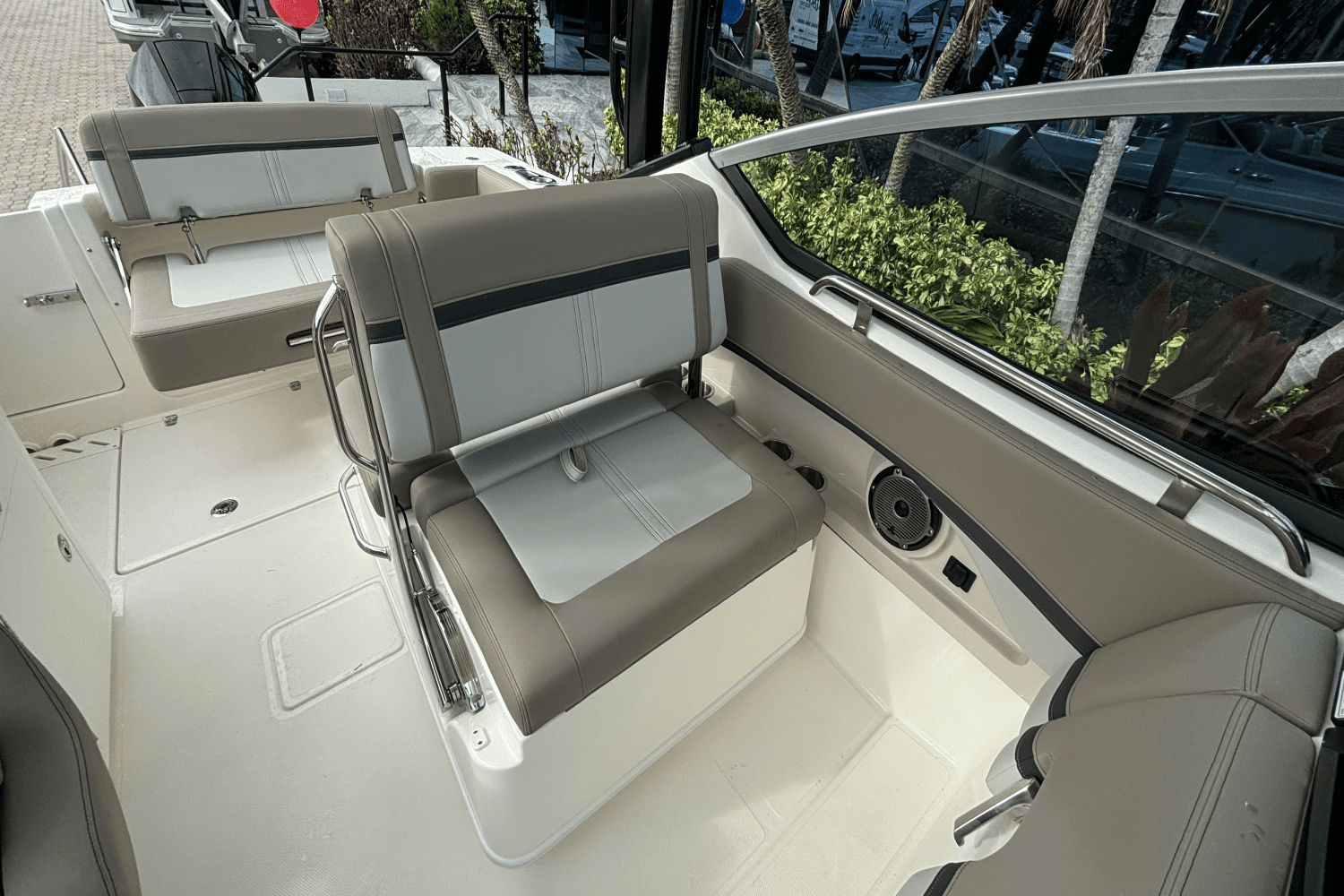 2025 Boston Whaler 240 Vantage Image Thumbnail #11