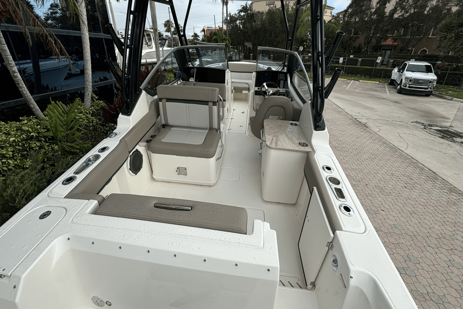 2025 Boston Whaler 240 Vantage Image Thumbnail #8