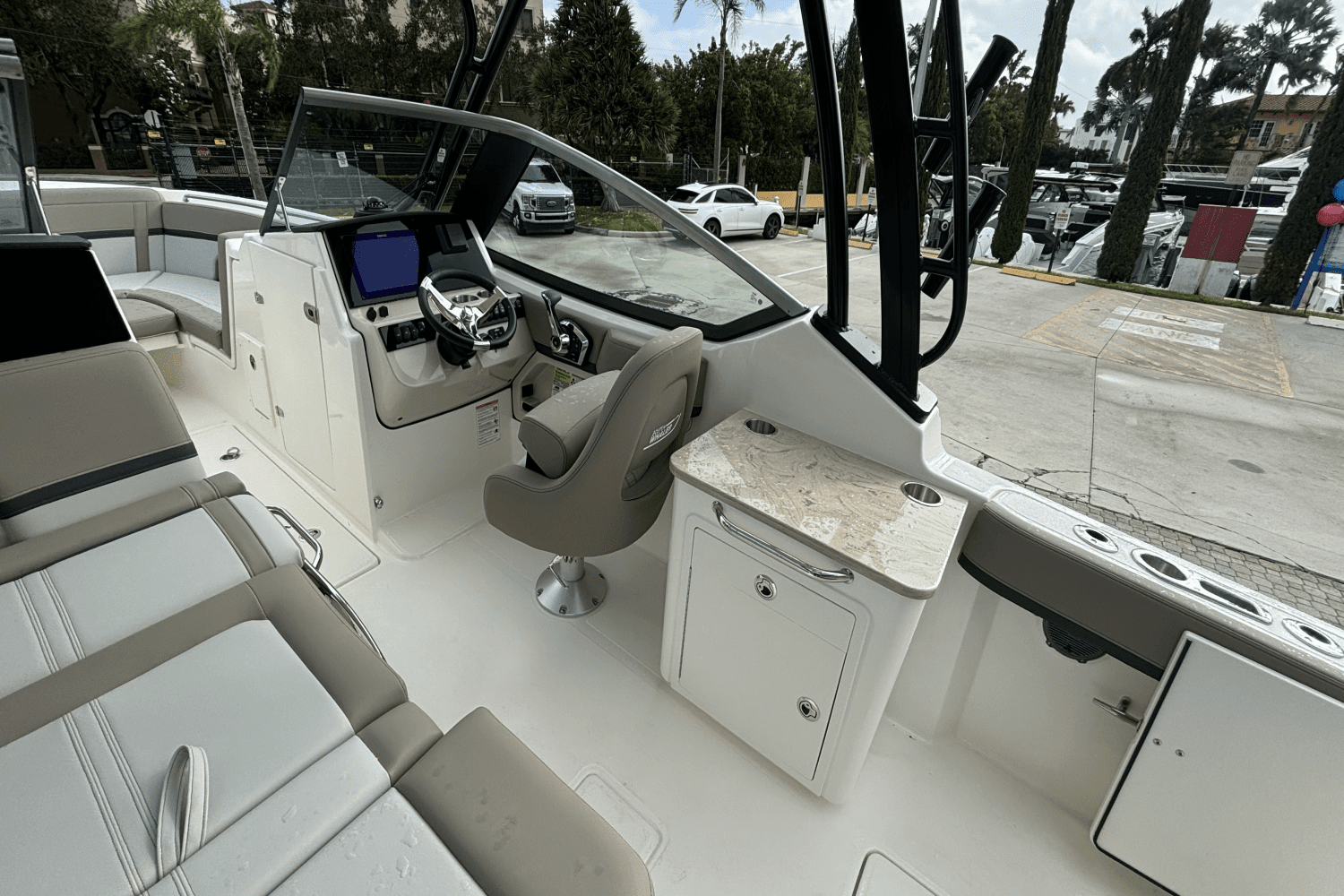 2025 Boston Whaler 240 Vantage Image Thumbnail #13