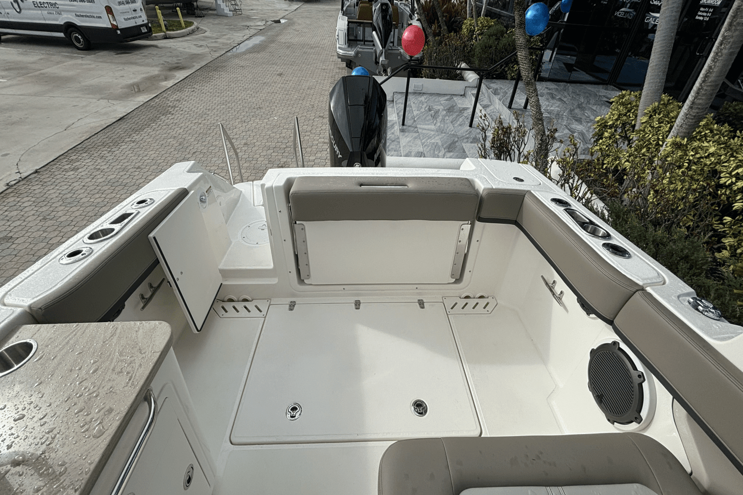 2025 Boston Whaler 240 Vantage Image Thumbnail #9