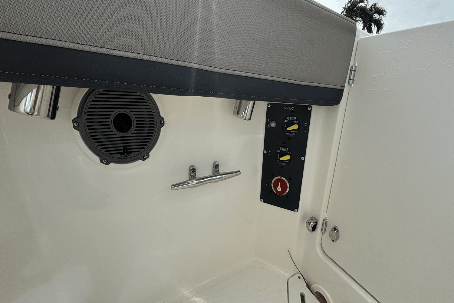 2025 Boston Whaler 240 Vantage Image Thumbnail #29