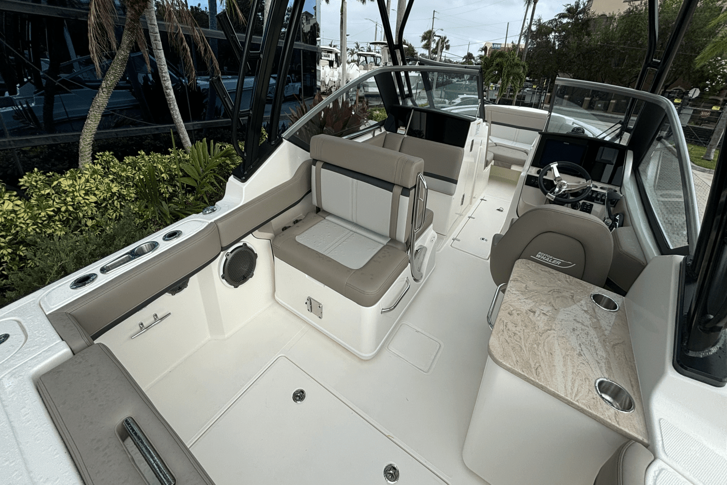 2025 Boston Whaler 240 Vantage Image Thumbnail #6