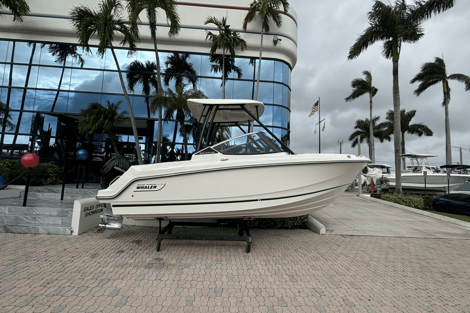 2025 Boston Whaler 240 Vantage Image Thumbnail #1