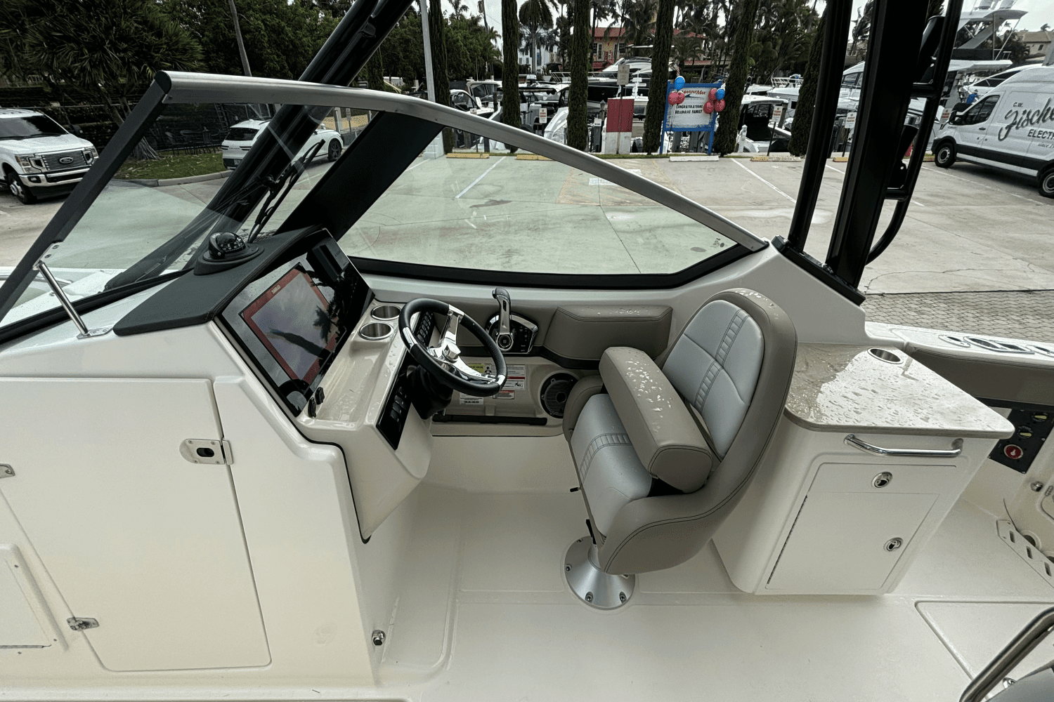 2025 Boston Whaler 240 Vantage Image Thumbnail #14