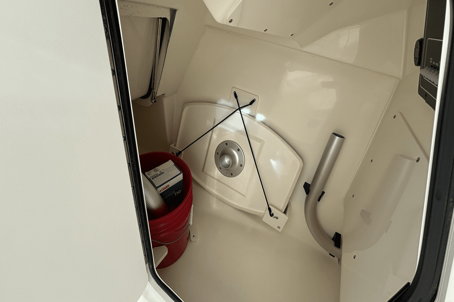 2025 Boston Whaler 240 Vantage Image Thumbnail #24